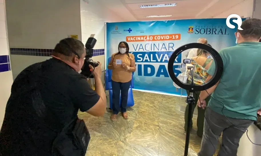 Agente de saúde de 64 anos é a primeira pessoa a ser vacinada contra a Covid-19 em Sobral