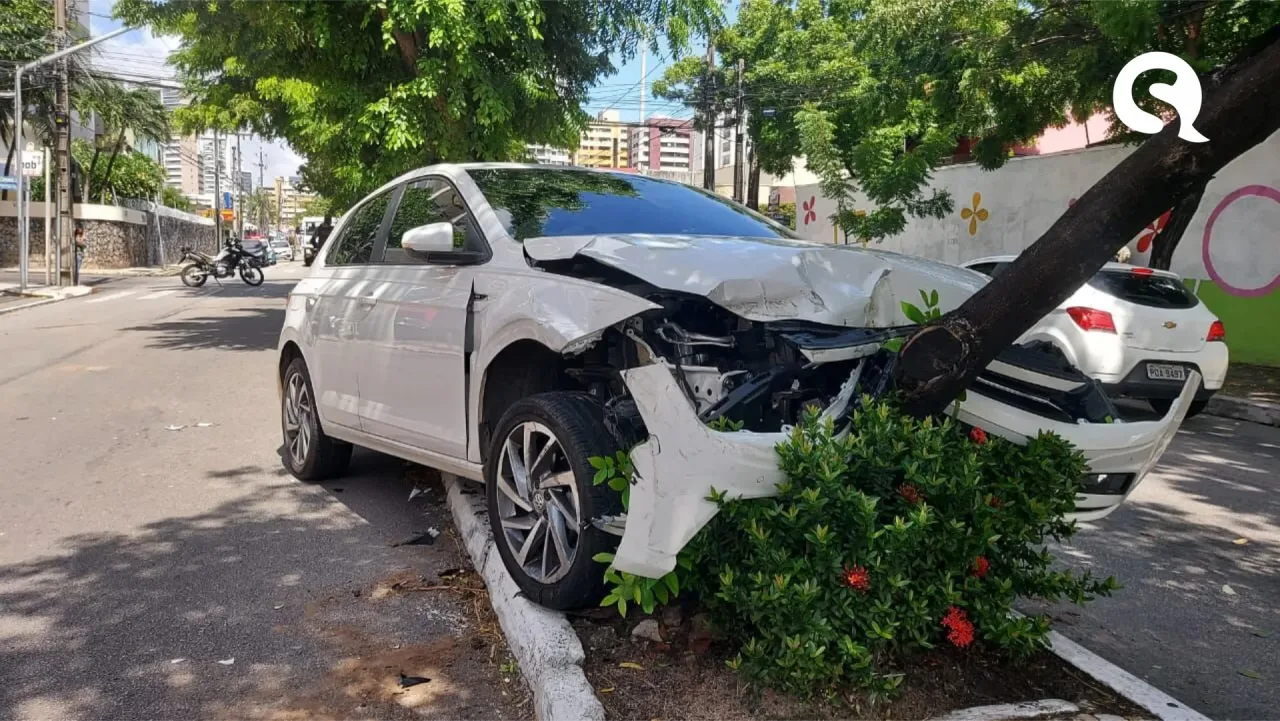 Vice-governadora e filho são vítimas de assalto e têm carro roubado em Fortaleza