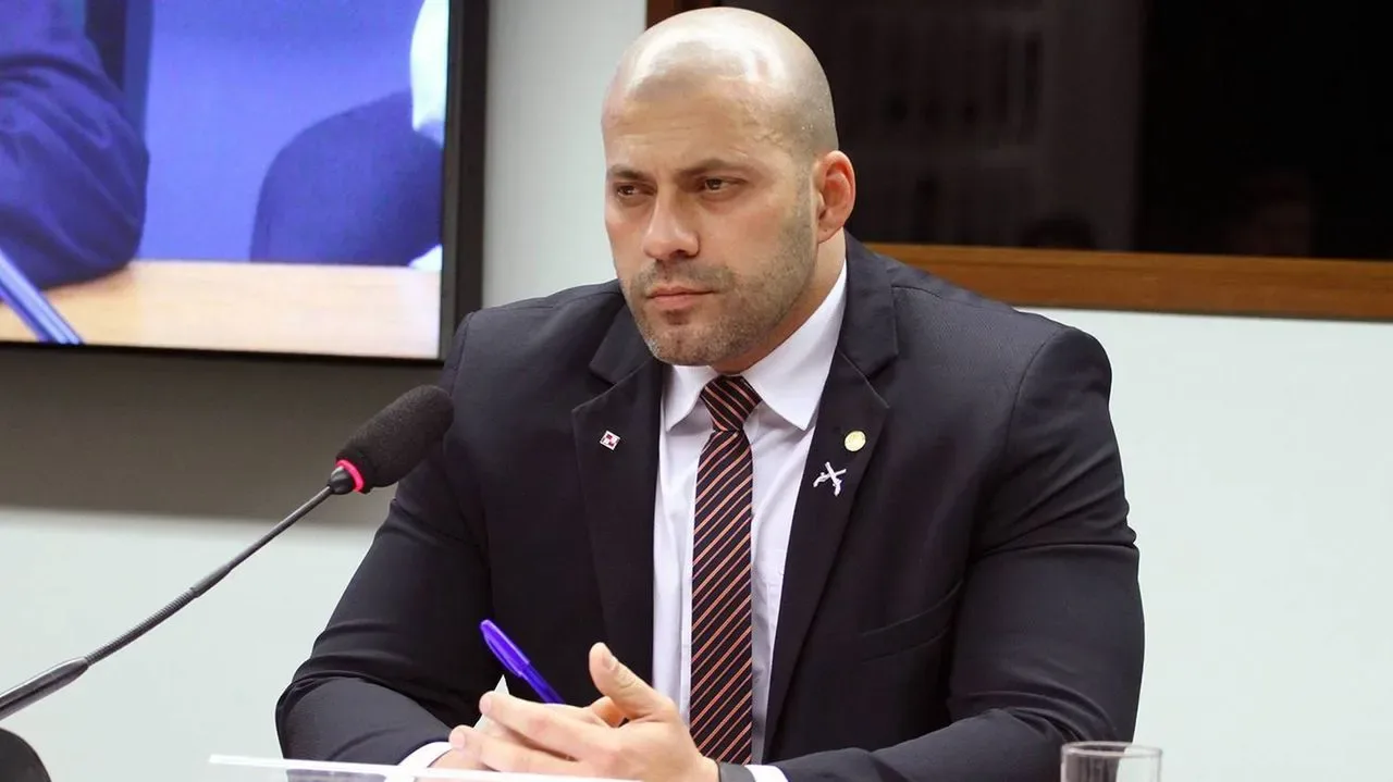 Por 364 votos a 130, Câmara decide manter na prisão o deputado Daniel Silveira