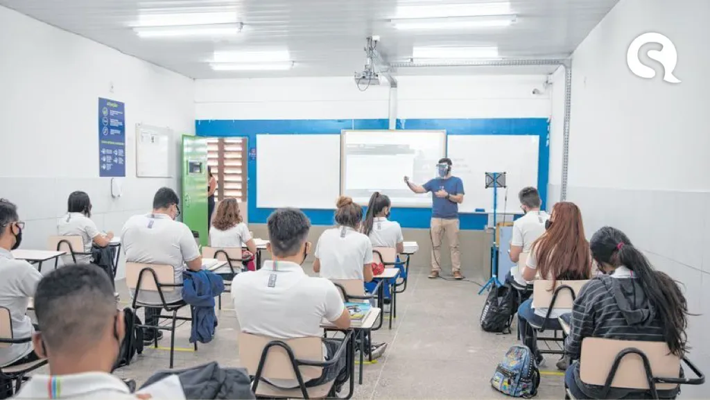 Vacinação de professores deve ocorrer a partir de abril, diz ministro da Educação