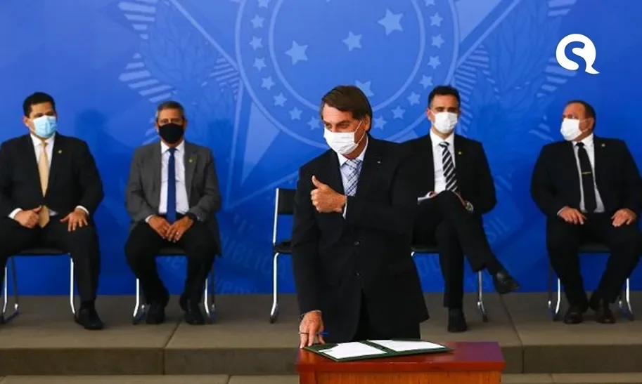 Após discurso de Lula, Bolsonaro e Pazuello aparecem de máscaras e defendem vacina