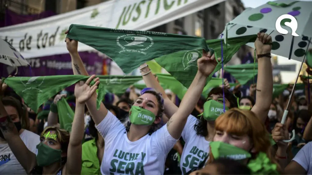 Projeto de lei sobre “bolsa-estupro” é criticado por ativistas e grupos de defesa das mulheres