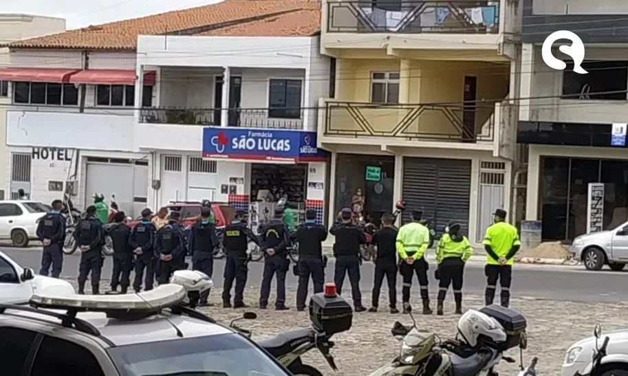 Manifestantes fazem carreata em Guaraciaba do Norte pedindo a reabertura do comércio