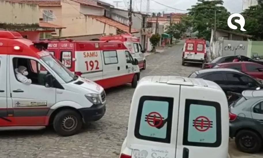 Fila de ambulâncias se forma para transferências de pacientes do Hospital Municipal de Pacatuba
