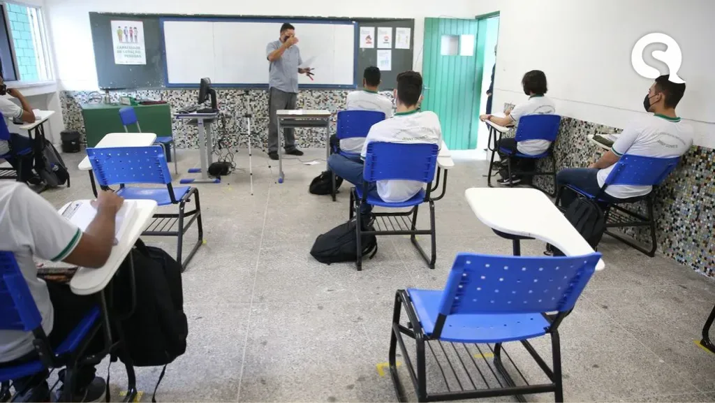 Câmara dos Deputados aprova projeto de lei que classifica aulas presenciais como serviço essencial