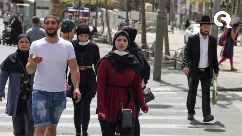 Vacinada, população de Israel começa a se despedir das máscaras
