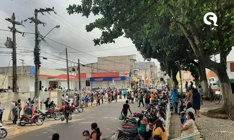 Tianguá e São Benedito liberam atendimento presencial em bancos, e cidadãos formam longas filas