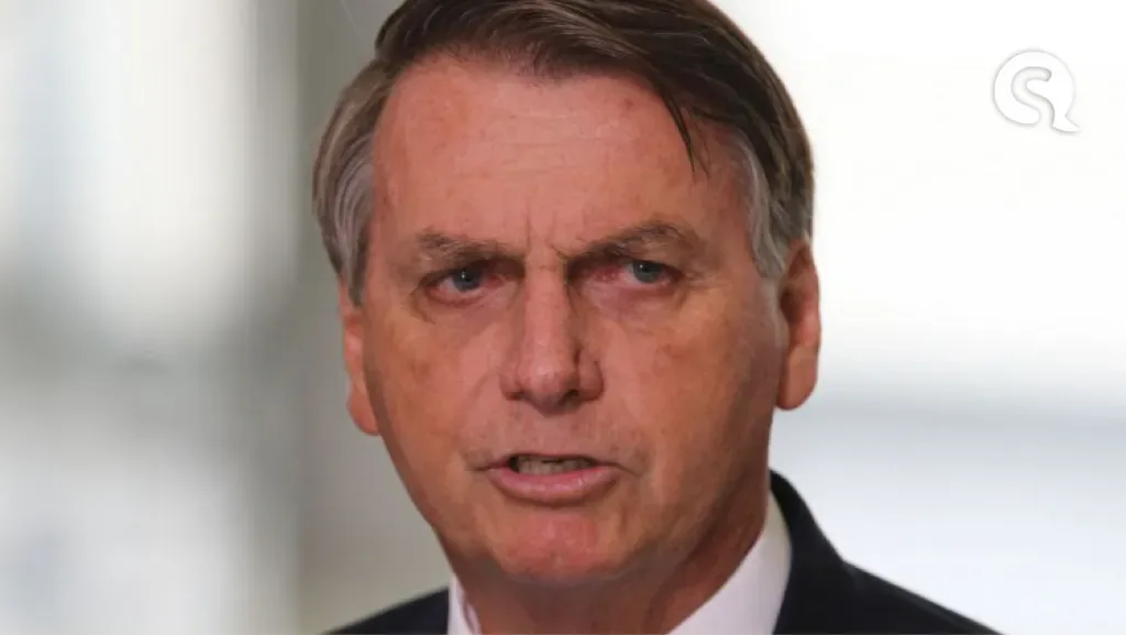 Forças Armadas devem começar a vacinar população, diz Bolsonaro