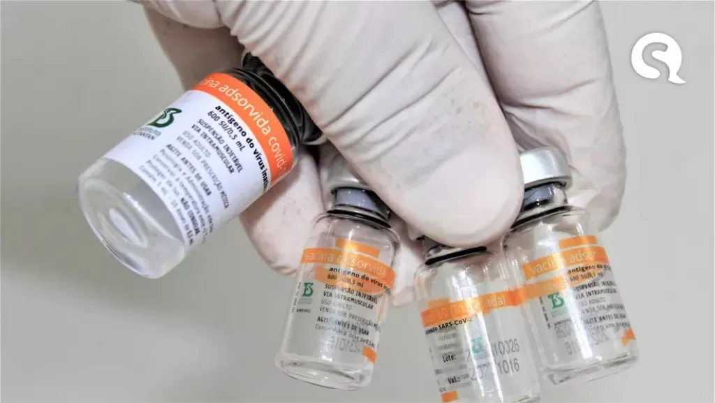 Ceará recebe mais de 190 mil doses de vacinas contra Covid-19 nesta quinta-feira, e primeiro lote da Pfizer chega em maio, diz Camilo