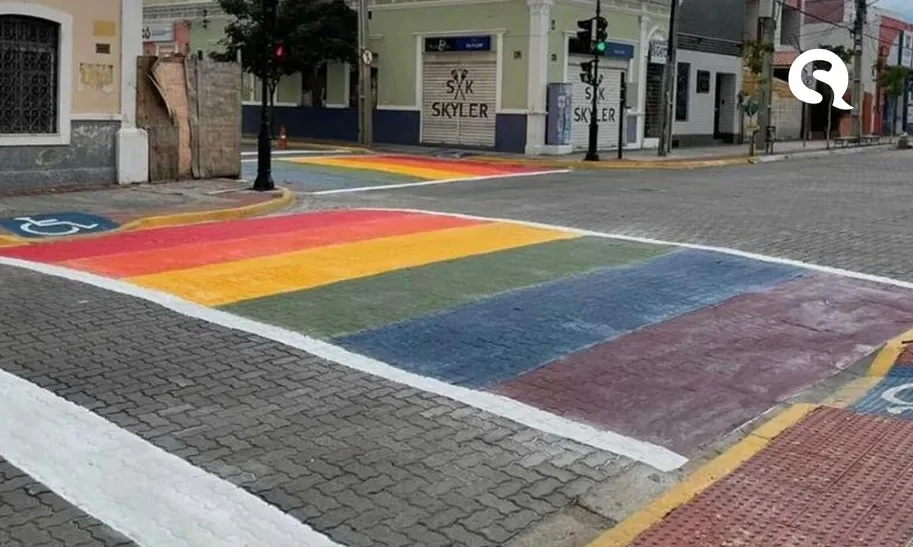 Em defesa da causa LGBT, faixas de pedestres de Sobral recebem cores do arco-íris