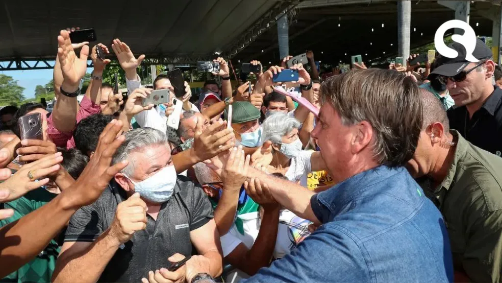 Bolsonaro é autuado por não usar máscara e gerar aglomeração no Maranhão