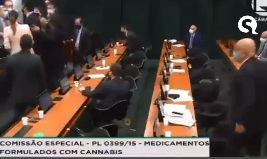 Paulo Teixeira é agredido por deputado bolsonarista em sessão sobre Cannabis; veja vídeo