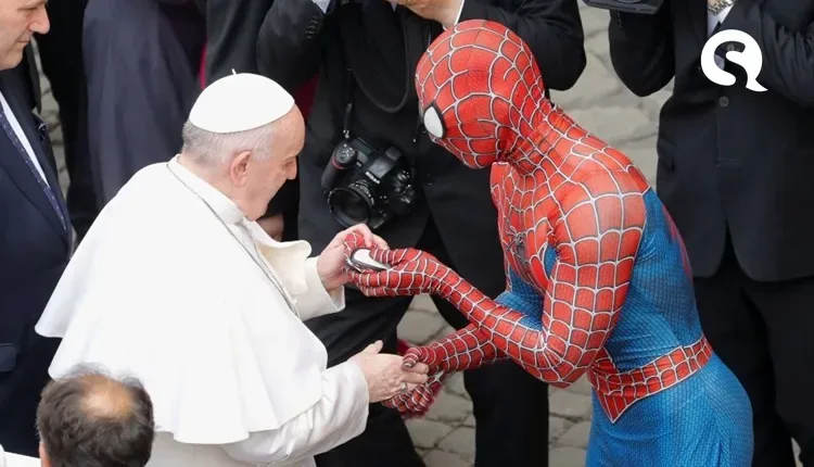 ‘Homem-Aranha’ participa de audiência com o papa no Vaticano