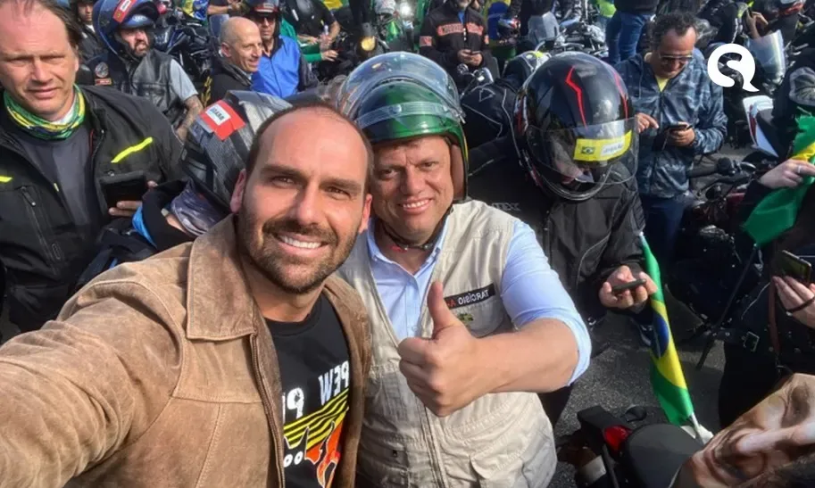 Bolsonaro, filho e ministro são multados por não usarem máscara em motociata