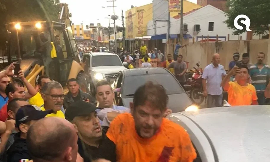 33 policiais indiciados por tentativa de homicídio contra senador Cid Gomes durante motim no Ceará