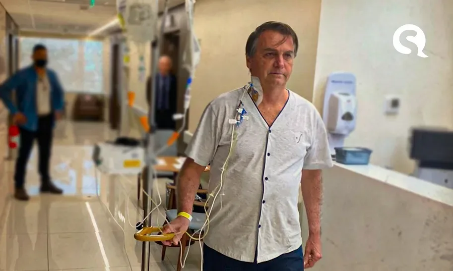 Internado, Bolsonaro publica foto caminhando pelo hospital: ‘Em breve, de volta a campo’
