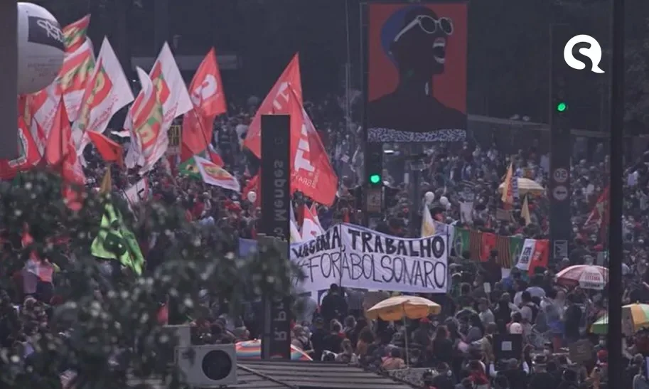 Manifestantes fazem atos contra Bolsonaro e a favor da vacina