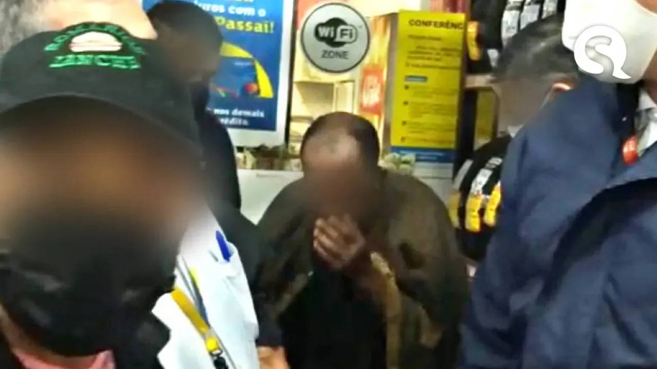 Homem negro é obrigado a tirar roupa para provar que não furtou supermercado