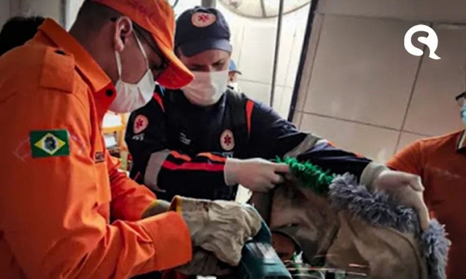 Homem prende mão em máquina de amaciar carne e é resgatado por bombeiros no Ceará