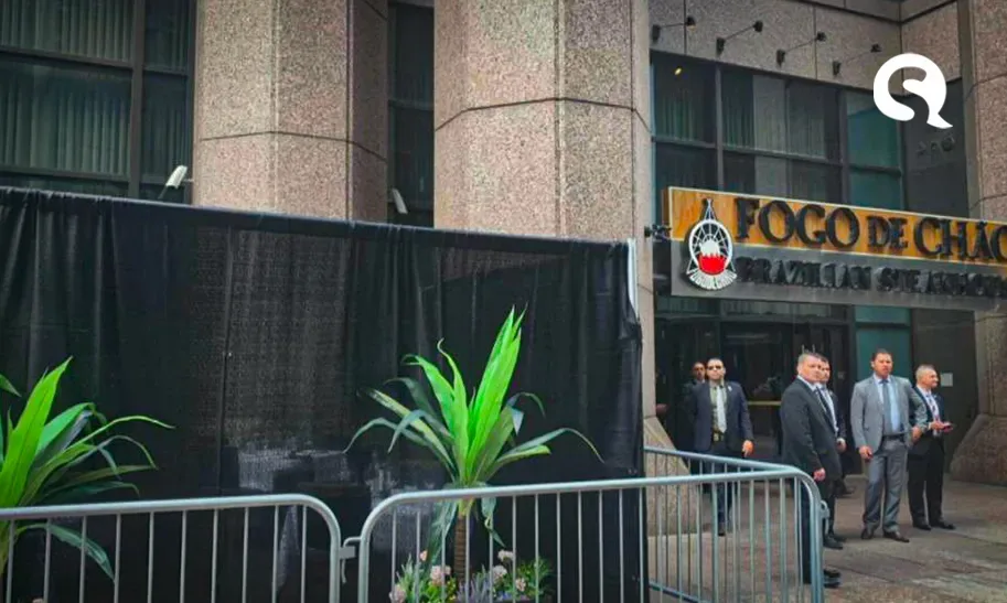 Churrascaria em Nova York monta espaço na calçada para Bolsonaro almoçar