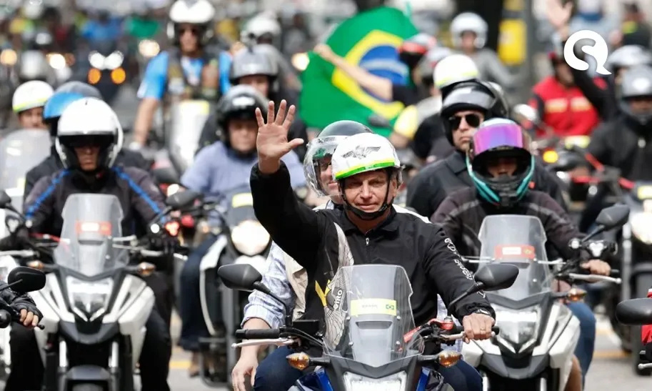 Em Pernambuco, Bolsonaro faz motociata com apoiadores e critica STF