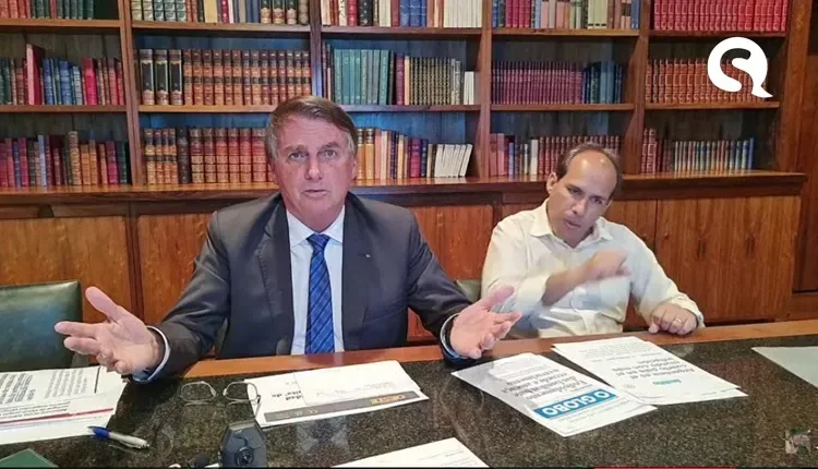 Após veto, Bolsonaro chama de “auxílio-modess” projeto de combate à pobreza menstrual