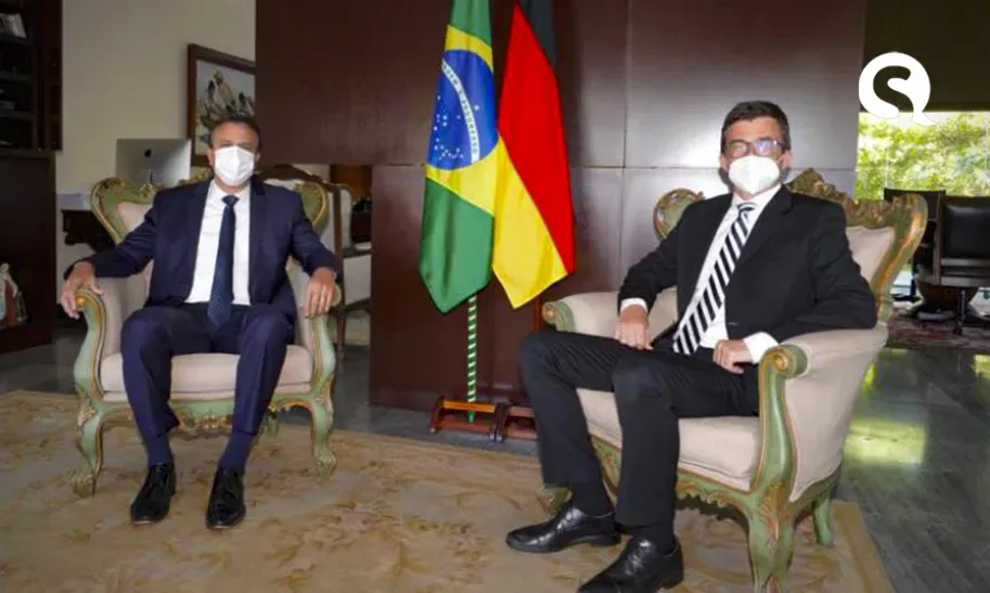 Embaixador da Alemanha no Brasil faz visita a Cid Gomes e Camilo Santana de olho no hidrogênio verde do Ceará