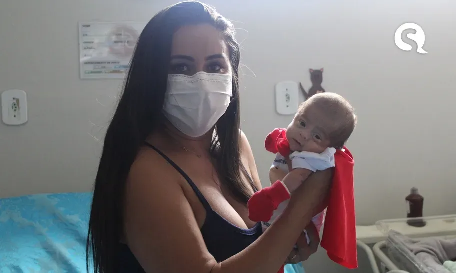 Depois de quase quatro meses, prematuro extremo recebe alta na Santa Casa de Sobral