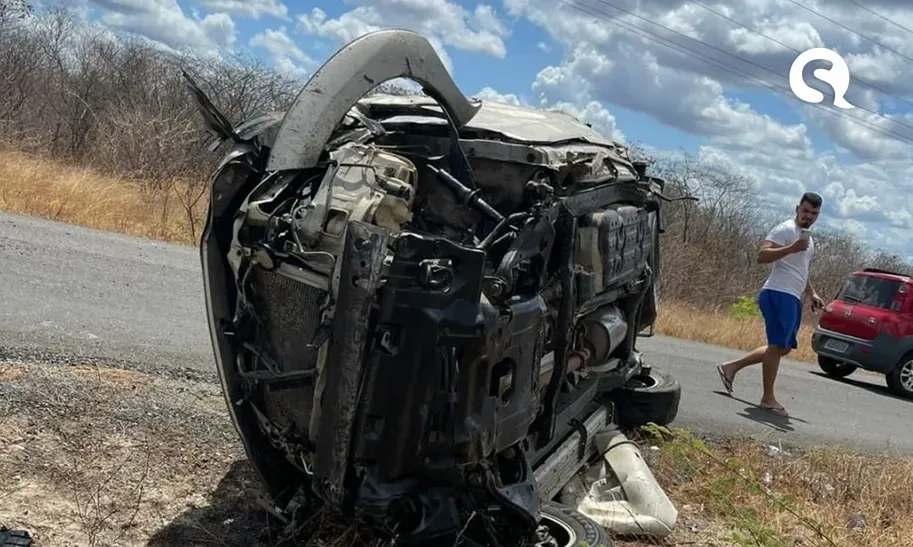Empresário fica ferido após carro capotar entre Santa Quitéria e Varjota