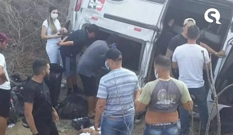 Van com músicos de Gusttavo Lima capota na Paraíba; sertanejo não estava no veículo