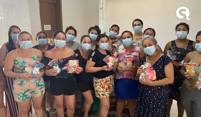 Mães de bebês prematuros internados na Santa Casa de Sobral ganham comemoração natalina
