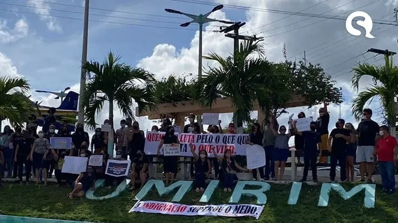 Servidores da educação de Umirim foram às ruas cobrar rateio de sobras do Fundeb