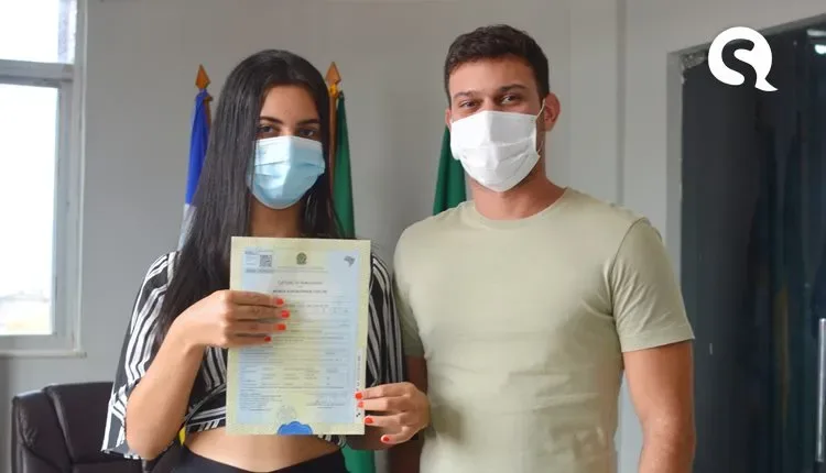 Uruoquense comemora entrega de certidão de nascimento com nome e gênero retificados