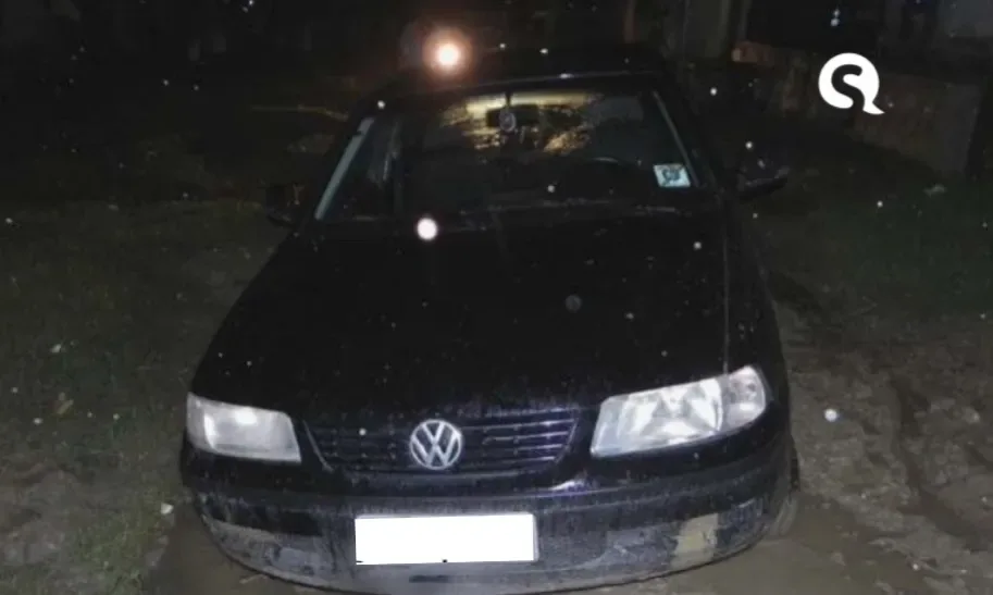 Populares relatam ter visto um carro preto em atitude suspeita tentando raptar crianças