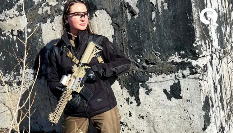 Ex-Miss Ucrânia posa com armas e incentiva união à resistência contra a invasão russa