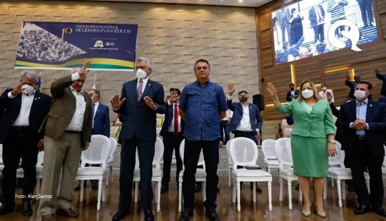 Bolsonaro vai a evento com pastores para buscar apoio de evangélicos