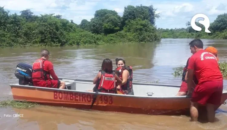 Corpo de Bombeiros resgata pessoas ilhadas em Massapê
