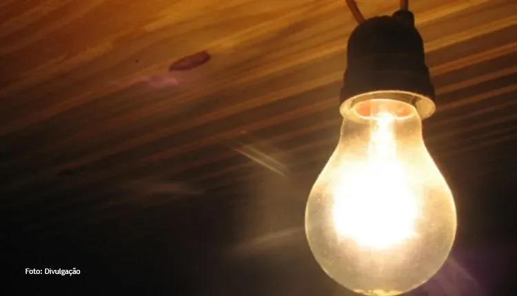 Taxa extra na conta de luz deixa de ser cobrada a partir deste sábado