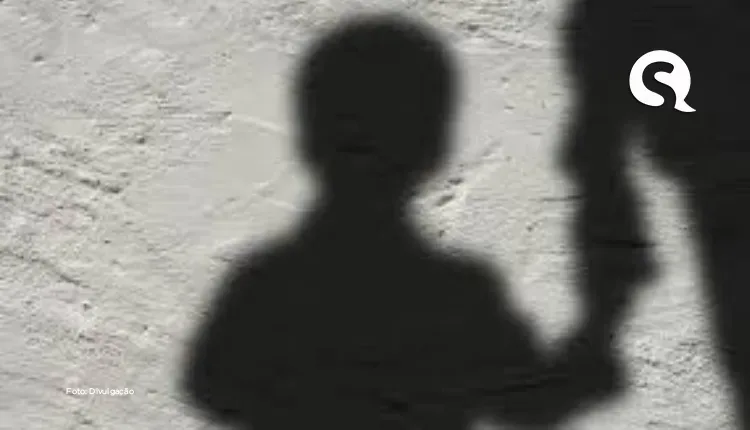 Menino que nasceu com dois pênis passa por cirurgia para retirar um