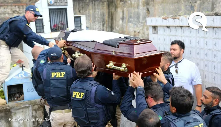 Corpo de PRF morto é sepultado após salva de tiros e homenagens; outro enterro ocorre nesta tarde