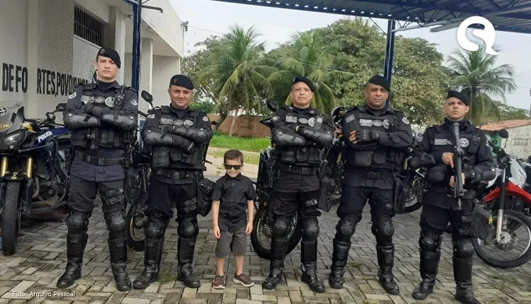 Batalhão da PMCE realiza sonho de garotinho de conhecer o quartel e a base do CPRaio