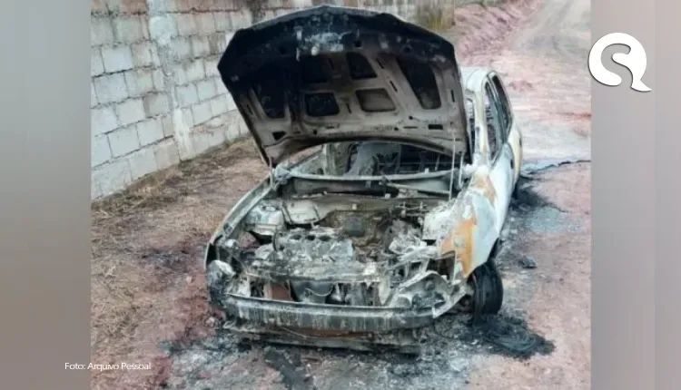 Mulher flagra traição, queima carro do marido e esfaqueia prostituta