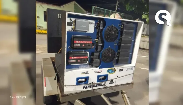Polícia apreende paredão de som em ocorrência de de perturbação do sossego alheio, em Sobral