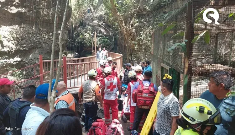 Ponte cai durante cerimônia com prefeito na cidade de Cuernavaca, no México