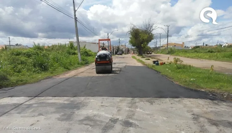 Prefeitura realiza recuperação asfáltica no bairro Renato Parente