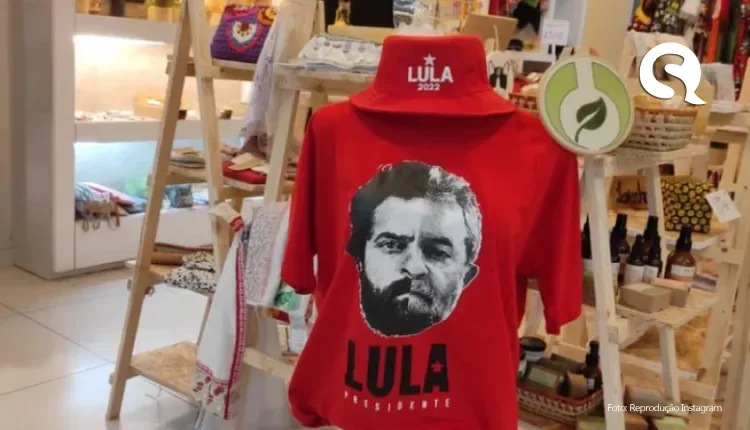Shopping em Fortaleza proíbe venda de camisas de Lula e é acusado de censura
