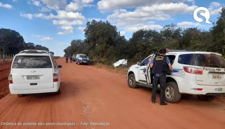 A caminho de posto de saúde para socorrer recém-nascido, família capota carro: pai, mãe e bebê morrem
