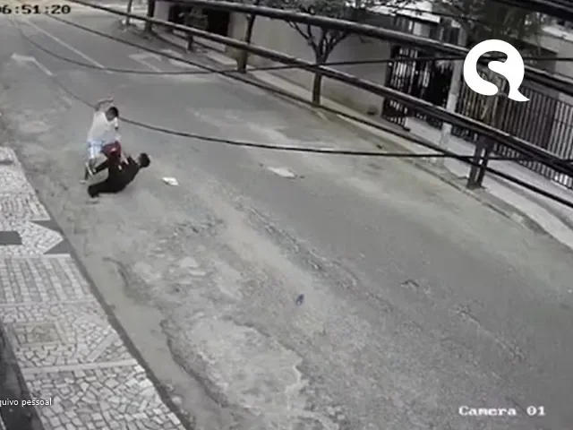 Mulher é esfaqueada e arrastada pela rua ao reagir a tentativa de assalto no Ceará