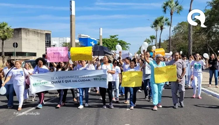 Profissionais de enfermagem realizam protesto contra suspensão do piso salarial