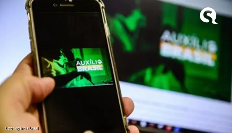 Governo pretende zerar fila do Auxílio Brasil antes do 2° turno